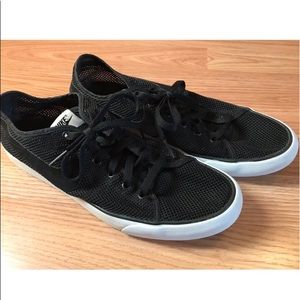 Women’s black mesh Nike sneakers size 9.5